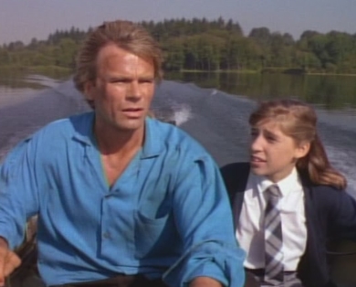Angus MacGyver Trucs et Astuces - 5x01 Cessez le Feu - Mac et Lisa en b�teau